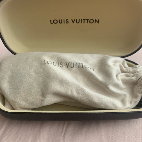 Louis Vuitton Tort Sunglasses - Picture 9 of 9